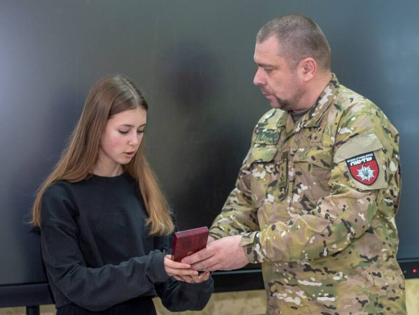 Загиблого на війні з російським агресором захисника України Дениса Шевченка нагороджено медаллю