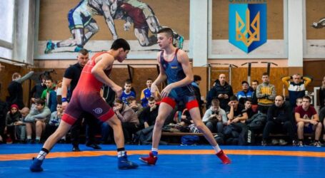 Борці з Кам`янського виграли вісім медалей на чемпіонаті області