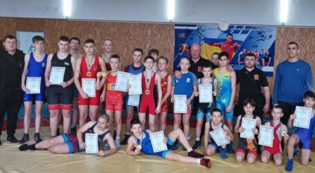 Майже півтора десятка нагород завоювали борці з Кам’янського на турнірі у Верхньодніпровську