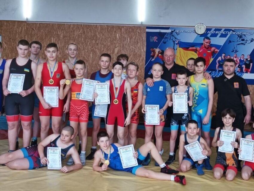 Майже півтора десятка нагород завоювали борці з Кам’янського на турнірі у Верхньодніпровську