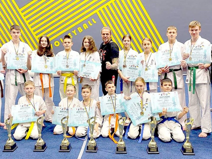 Каратисти Кам`янського на чемпіонаті області завоювали 40 нагород