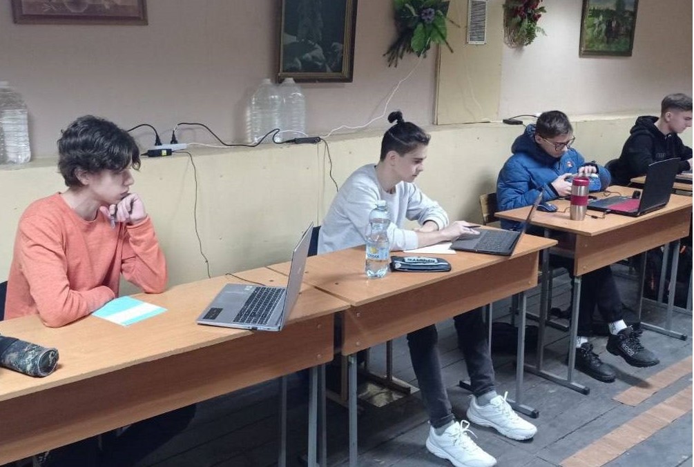 Юні розумники з Кам'янського посіли понад 60 призових місць на обласному етапі шкільних олімпіад - ФОТО