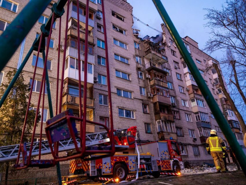 Вночі вісім людей постраждали від влучання «шахедів» по багатоповерхівці в Дніпрі