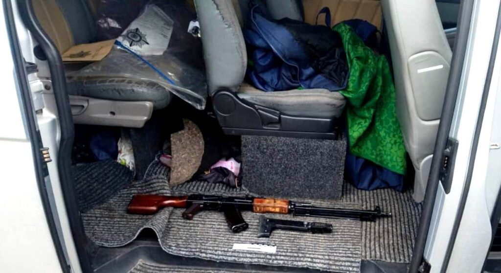 У Кам’янському правоохоронці вилучили у місцевого жителя зброю та боєприпаси - ФОТО
