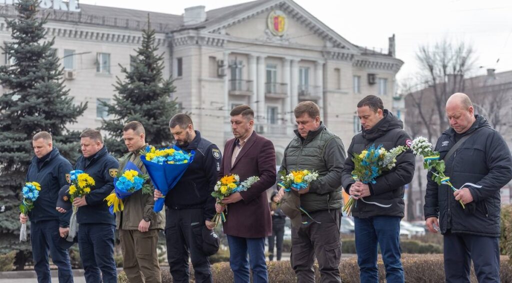 В Кам'янському з нагоди Дня українського добровольця вшанували пам'ять загиблих воїнів - ФОТО