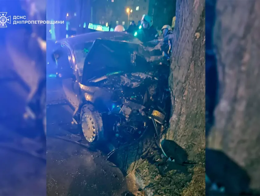 В Кам’янському вчора ввечері внаслідок ДТП дві людини постраждали, машина згоріла