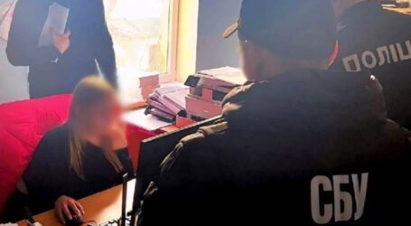 В Кам’янському за вимагання хабаря затримали співробітницю виконавчої служби