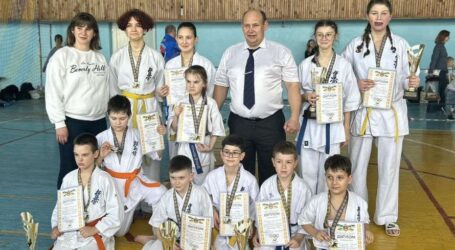 Каратисти з Кам`янського відзначилися на чемпіонаті Кривого Рогу