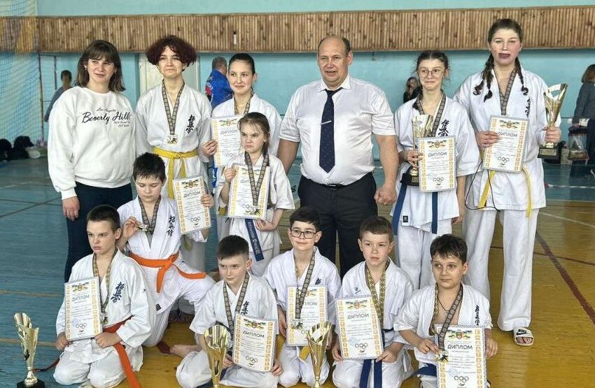 Каратисти з Кам`янського відзначилися на чемпіонаті Кривого Рогу