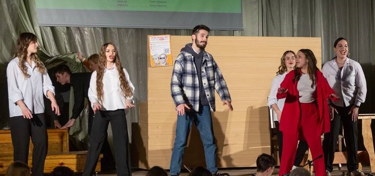 В Кам'янському музичному коледжі відбулась прем'єра мюзиклу «Шекспіріада сучасності» - ФОТО