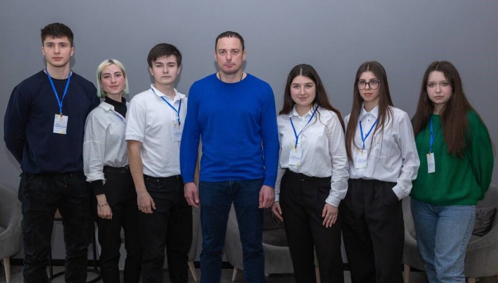 В Кам'янському провели патріотичний квіз "За покликом серця" - ФОТО