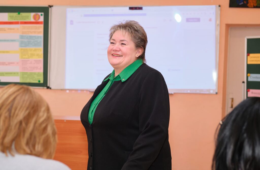 Освітяни Кам'янського ділились досвідом втілення сучасних методів у навчанні та управлінні - ФОТО