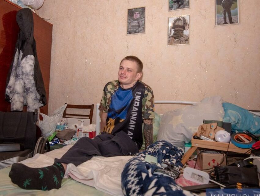 Мер Кам’янського відвідав місцевого захисника, що отримав важке поранення, захищаючи Україну 
