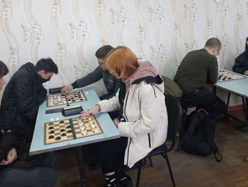 У Кам`янському провели турнір “Шашкова весна на Дніпробуді”