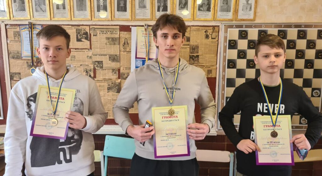 Марія Діденко та Олександр Шнейдер — чемпіони Кам'янського з шашок - 64 - ФОТО