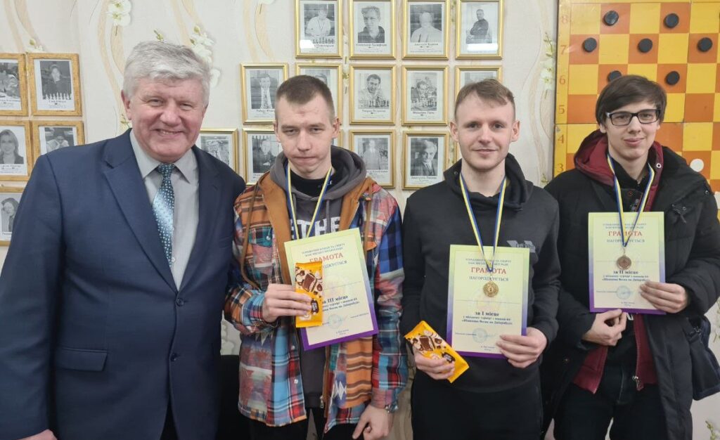 У Кам`янському провели турнір "Шашкова весна на Дніпробуді" - ФОТО