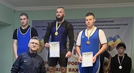 Два “золота” і два “срібла” в активі штангістів з Кам`янського на чемпіонаті Дніпропетровщини серед дорослих