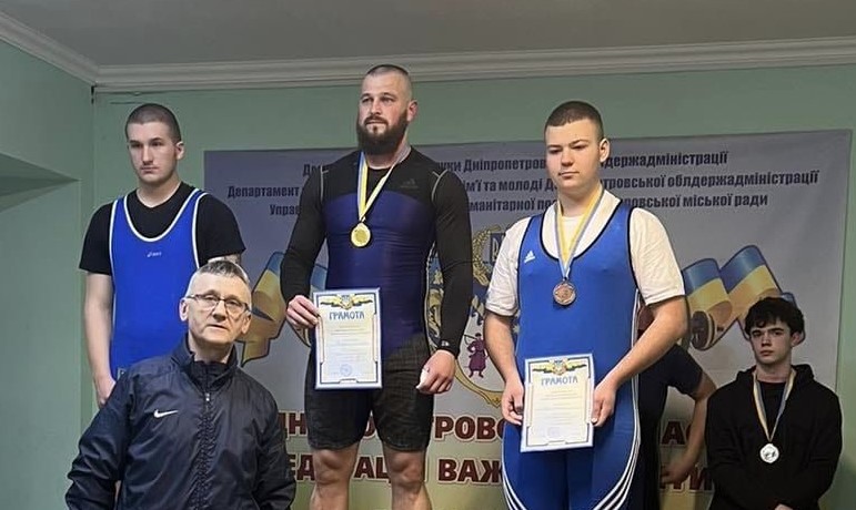 Два “золота” і два “срібла” в активі штангістів з Кам`янського на чемпіонаті Дніпропетровщини серед дорослих