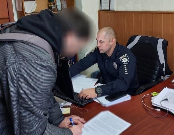 В Кам’янському затримали чоловіка, якого підозрюють у забитті до смерті власної матері