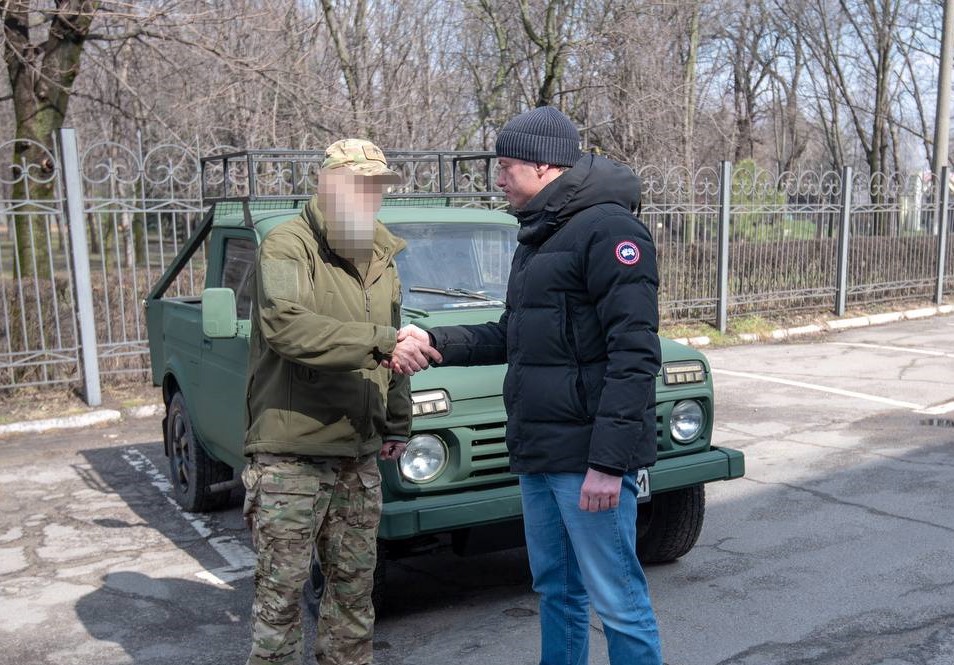 Чергова автівка з Кам'янського поїхала до військових на Донеччину - ФОТО