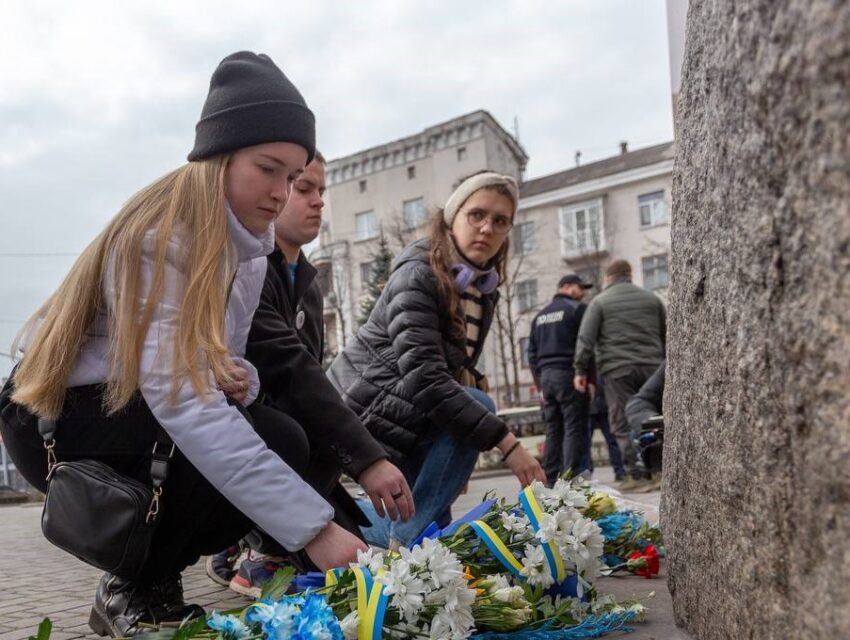 В Кам’янському з нагоди Дня українського добровольця вшанували пам’ять загиблих воїнів