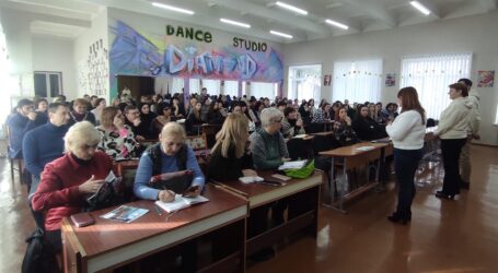 Освітяни Кам’янського навчались використовувати у своїй роботі штучний інтелект