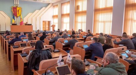 Бюджет, захисні споруди, перейменування вулиць: В Кам’янському відбулась сесія міськради