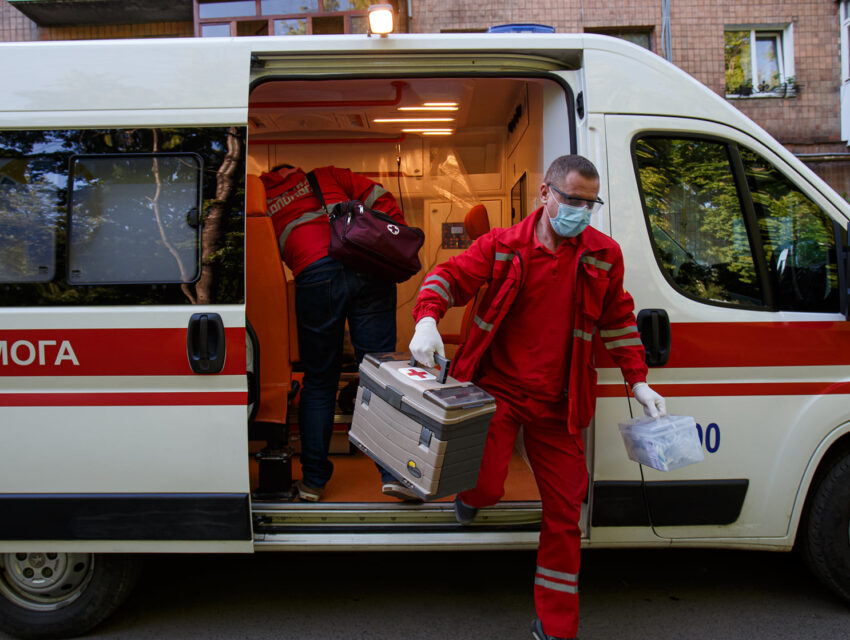 В яких випадках бригада «швидкої» має право не приїхати на виклик, пояснили у НСЗУ