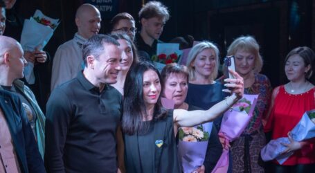Творча театральна спільнота Кам’янського сьогодні приймала привітання з Міжнародним днем театру