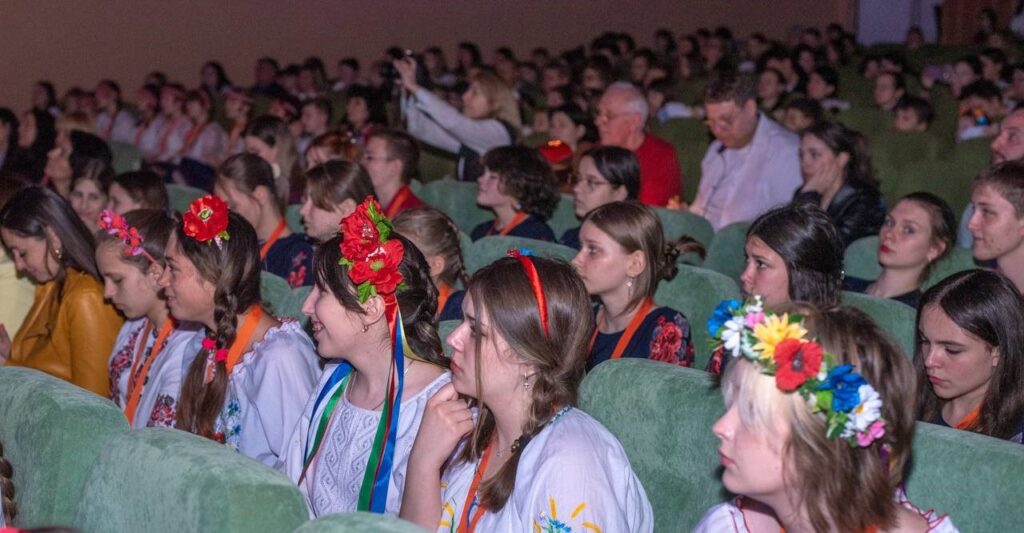 В Кам'янському відбувся десятий фестиваль вокально-хорової музики «Співоча весна - 2024». - ФОТО