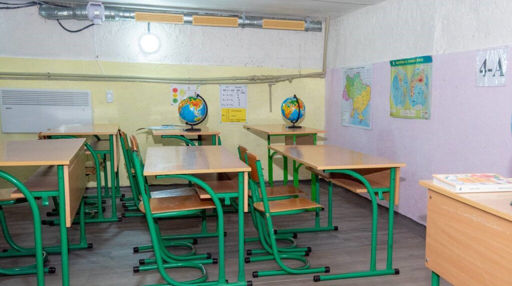 В Кам'янському своє 55-річчя відзначила початкова школа «Волошка» - ФОТО