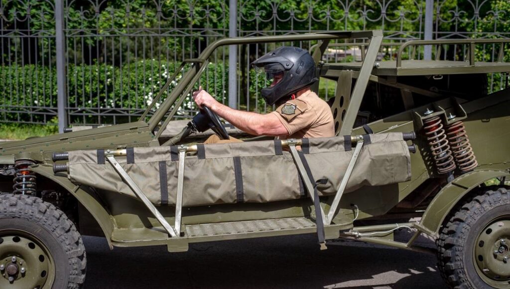 В Кам'янському налагодили виробництво авто для військових - ФОТО