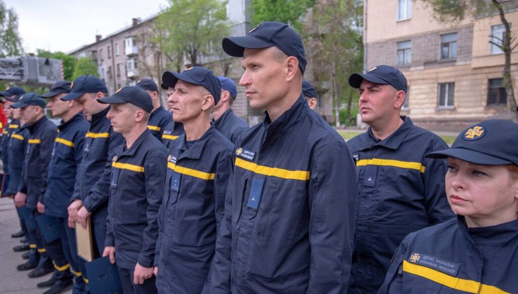 Сьогодні в Кам'янському з професійним святом вітали пожежників - ФОТО