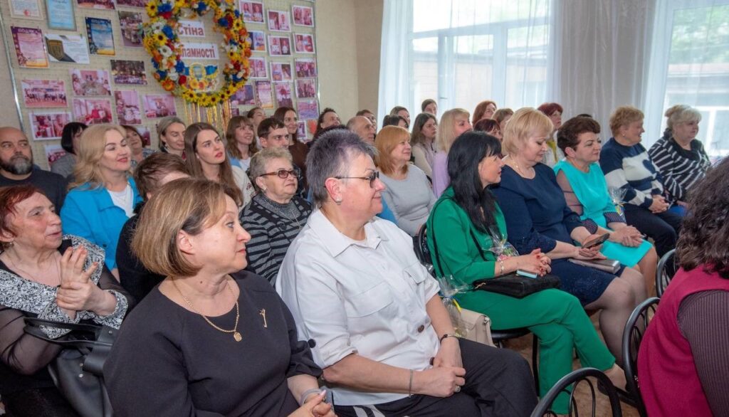 В Кам'янському своє 55-річчя відзначила початкова школа «Волошка» - ФОТО