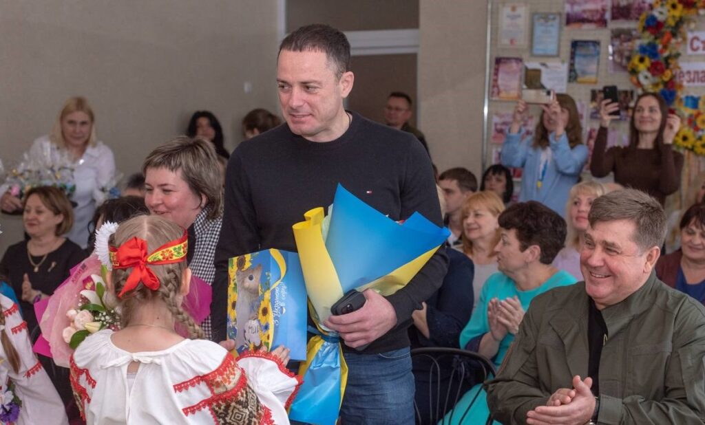 В Кам'янському своє 55-річчя відзначила початкова школа «Волошка» - ФОТО
