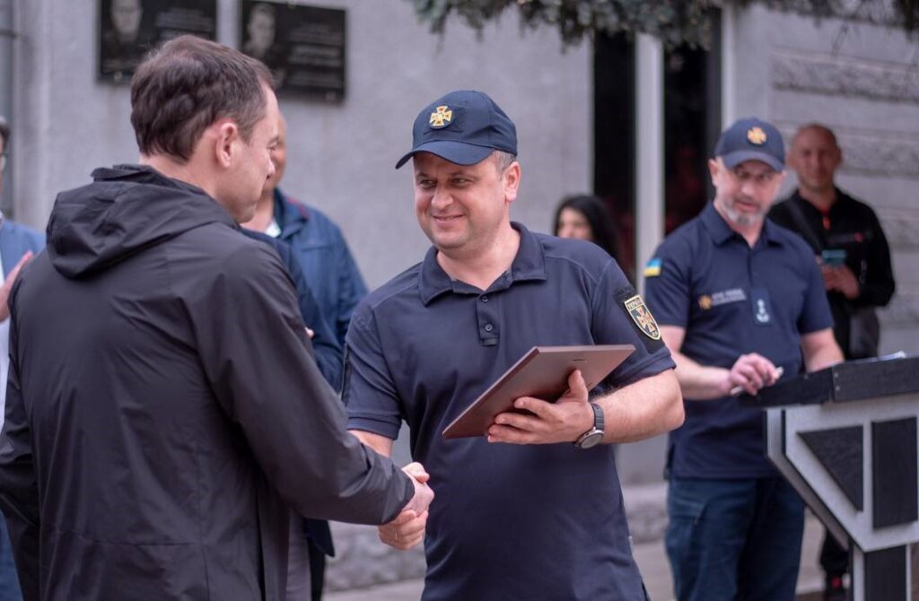 Сьогодні в Кам'янському з професійним святом вітали пожежників - ФОТО