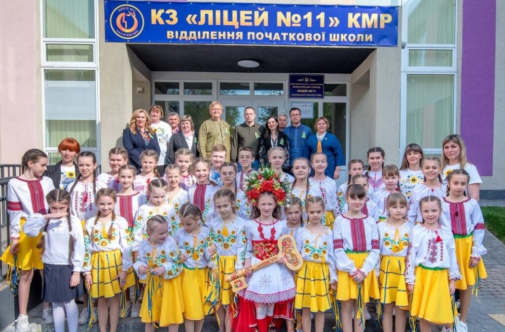 В Кам'янському відкрили окрему будівлю початкової школи ліцею №11 - ФОТО