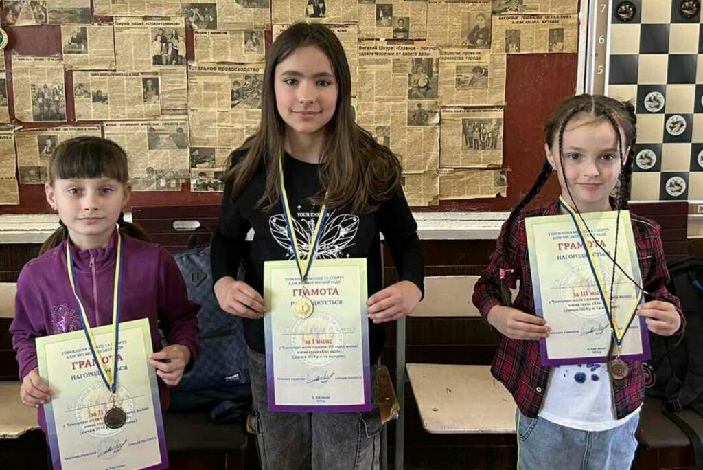 В Кам`янському продовжується чемпіонат міста з міжнародних шашок - ФОТО