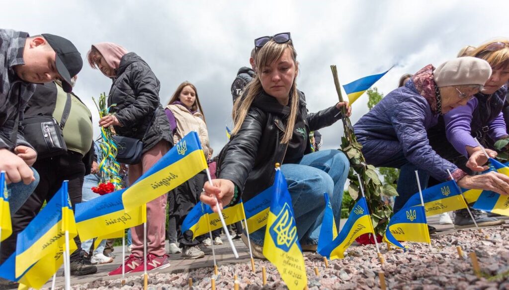 В Кам'янському відбулась акція «Місце пам’яті та єднання» - ФОТО