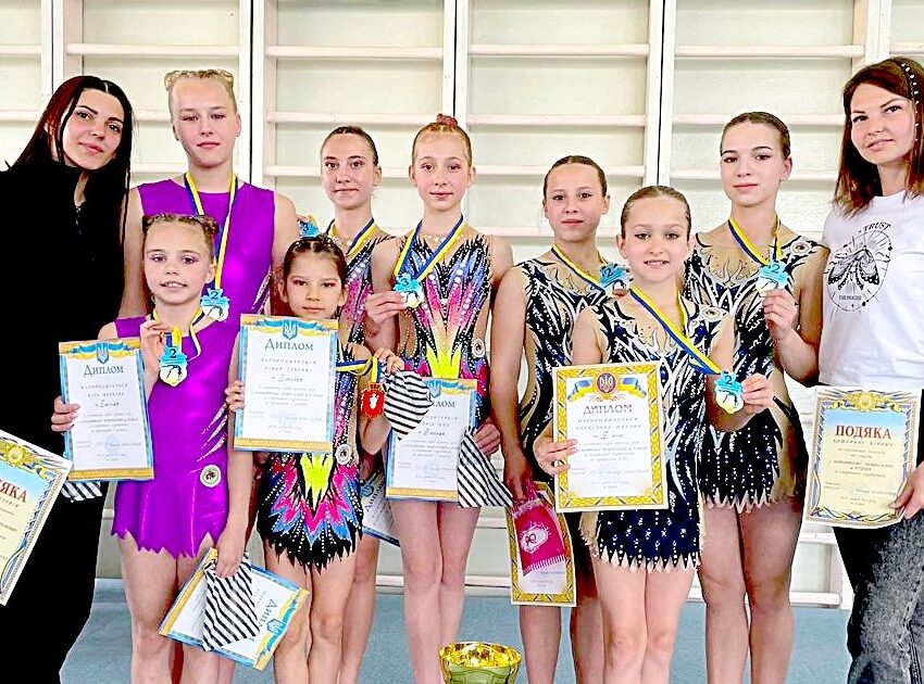 Акробати з Кам`янського отримали на чемпіонаті у Луцьку три комплекти медалей