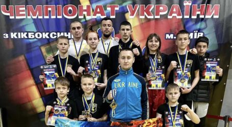 Дев`ять кам`янчан завоювали вісімнадцять медалей в чемпіонаті України з кікбоксингу