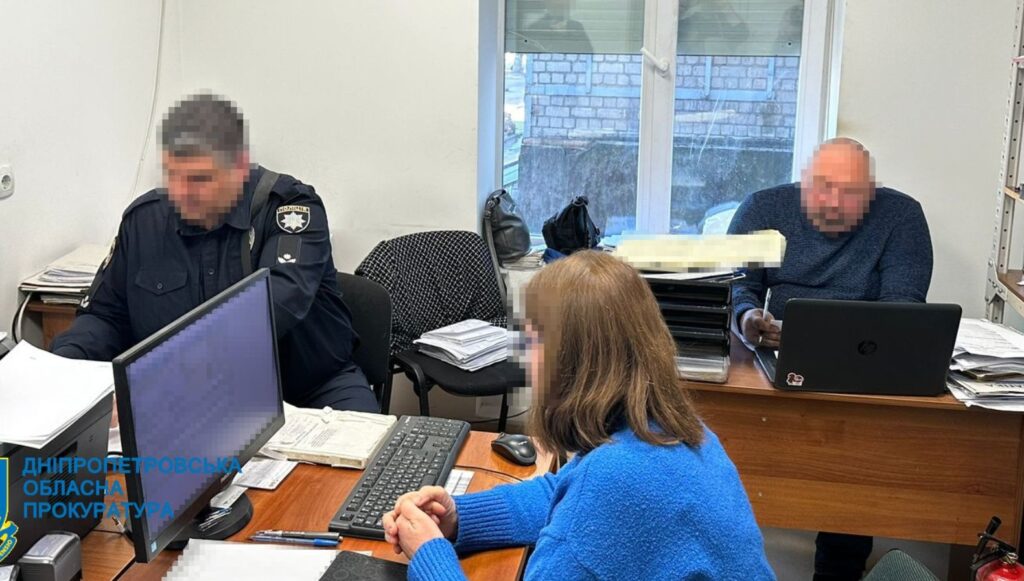 Вимагали хабарі від поранених військових за оформлення групи інвалідності: на Дніпропетровщині викрито посадовців МСЕК - ФОТО
