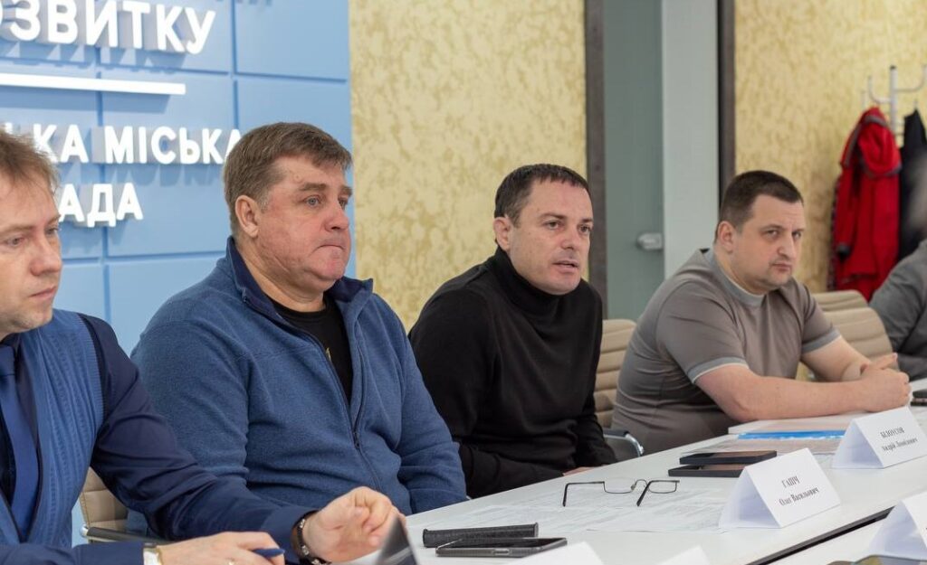 Реалізацію міжнародних проєктів, що здійснюються на території колишнього ПХЗ в Кам'янському, обговорювали сьогодні на нараді нардепи, фахівці та представники місцевої влади - ФОТО
