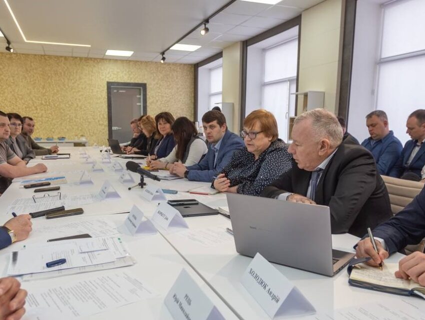 Реалізацію міжнародних проєктів, що здійснюються на території колишнього ПХЗ в Кам’янському, обговорювали сьогодні на нараді нардепи, фахівці та представники місцевої влади