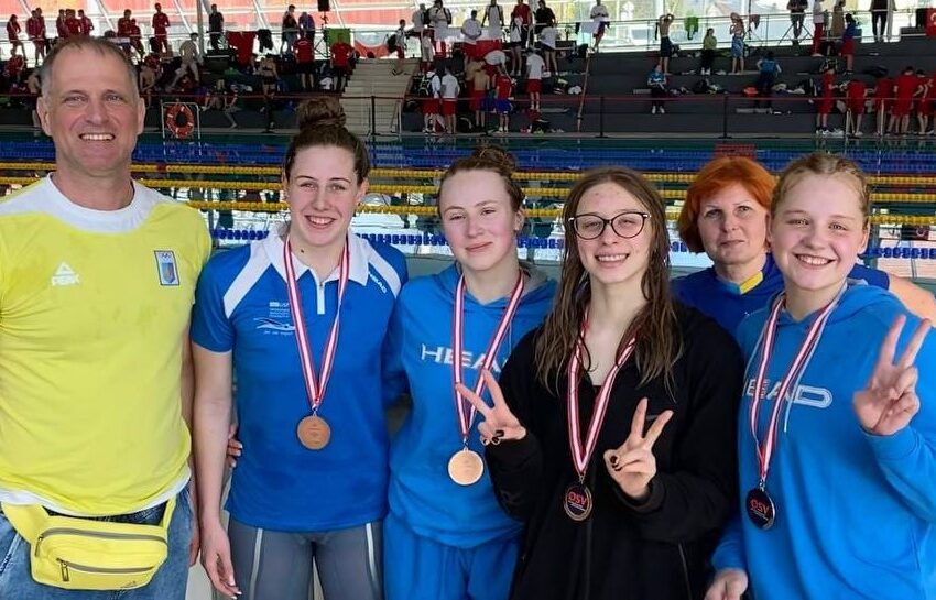 Роксолана Сулейманова та Анна Загоровська з Кам’янського завоювали “бронзу” на турнірі з плавання в Австрії