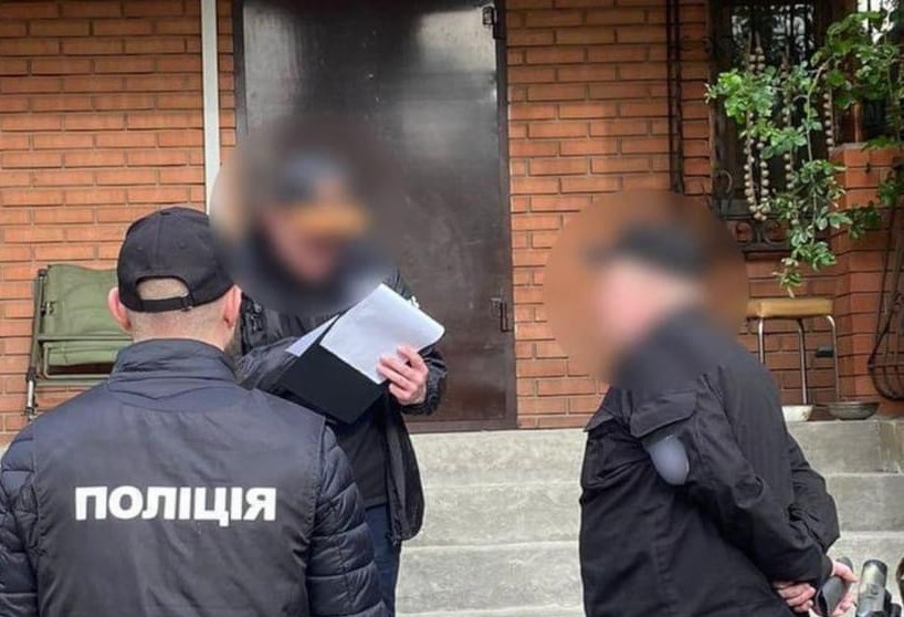 Чиновників Дніпровської міськради підозрюють у привласненні 8,5 млн грн бюджетних коштів, які вони «заробили», купуючи обладнання для військових за завищеними цінами - ФОТО