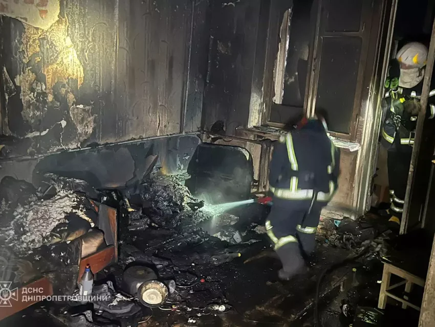 В Кам’янському сьогодні вночі горіла квартира на вул. Освітній, пожежники виявили тіло чоловіка