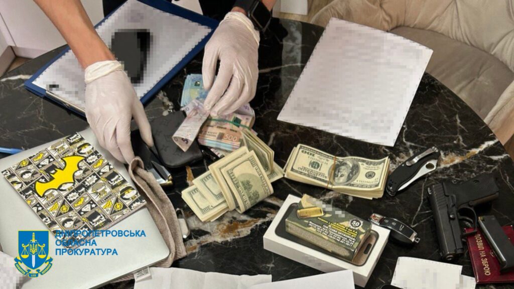 На Дніпропетровщині затримали шахраїв, які під виглядом інвестицій ошукали громадян майже на 30 млн грн - ФОТО