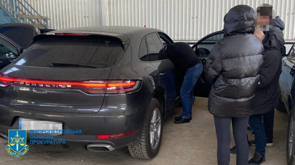 На Дніпропетровщині затримали шахраїв, які під виглядом інвестицій ошукали громадян майже на 30 млн грн - ФОТО