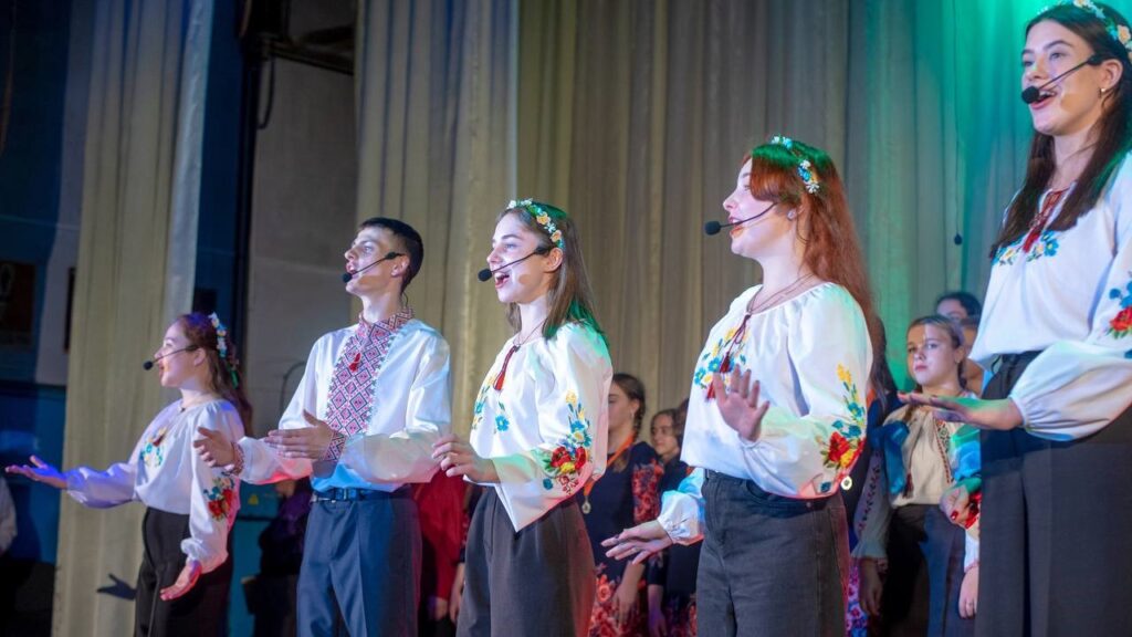 В Кам'янському відбувся десятий фестиваль вокально-хорової музики «Співоча весна - 2024». - ФОТО